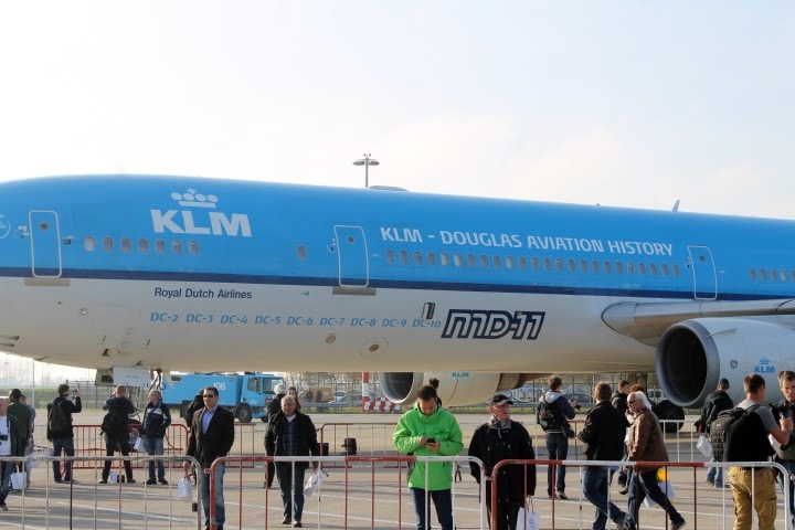 MD-11 sier takk og farvel - siste kommersielle flygning over Nederland med KLM - Gammelt møter nytt som møter enda eldre