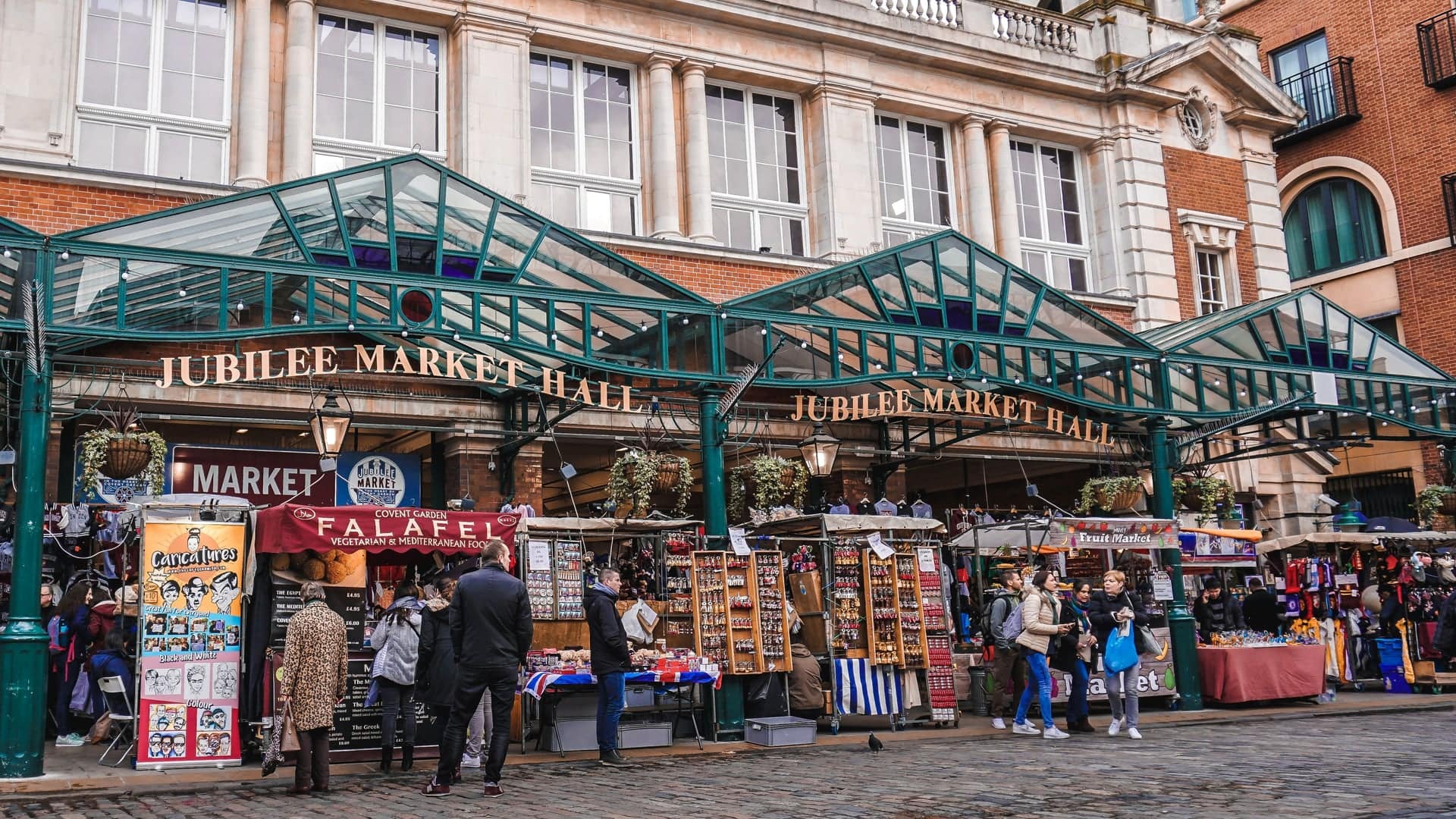 people shopping at Covent Garden