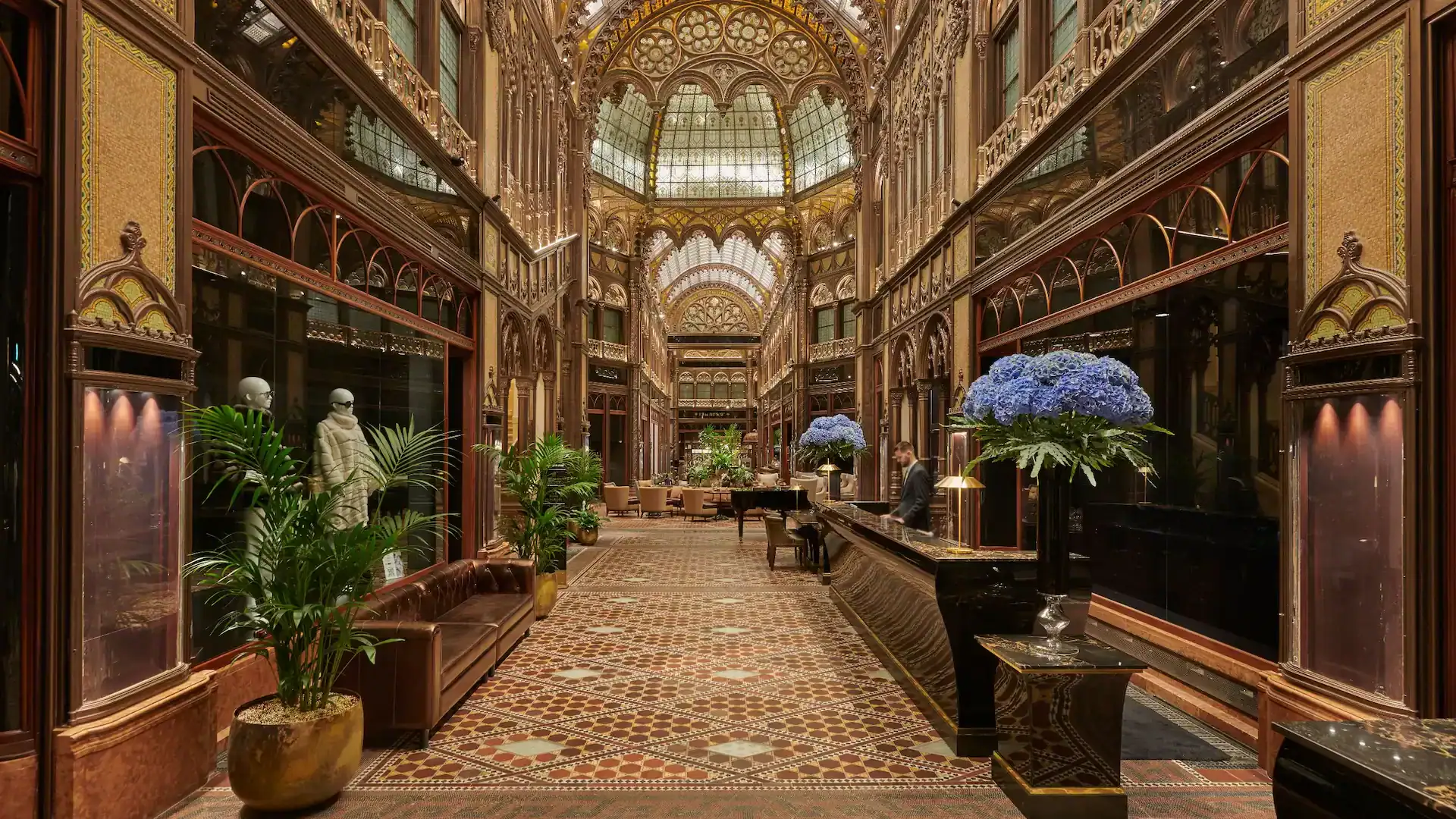 Corridor and lounge at Parisi Udvar Hotel Budapest - The unbound Collection by Hyatt.