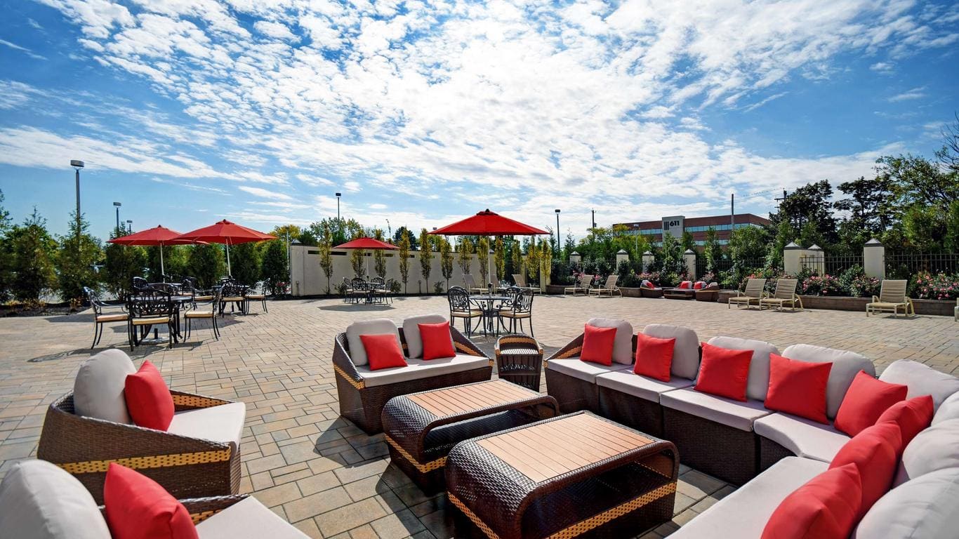 outside sitting area of Hilton Hasbrouch Heights/Meadowlands