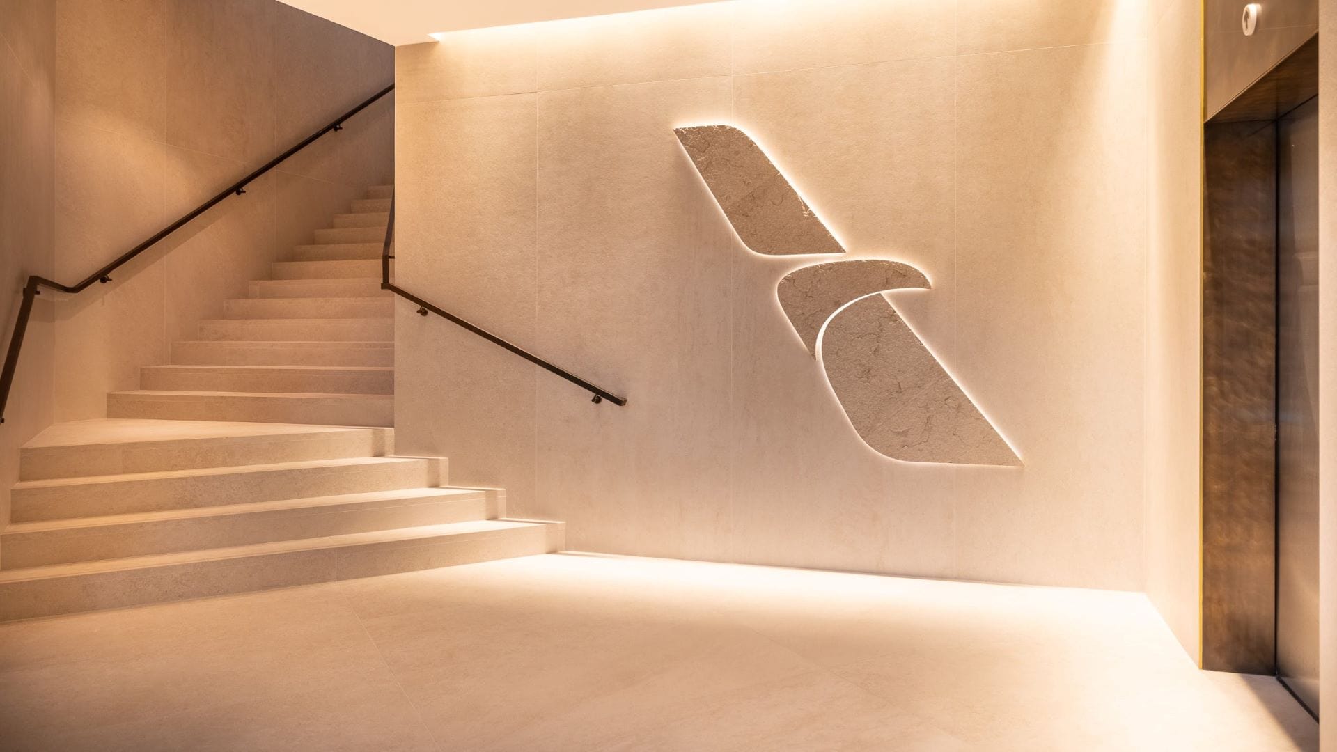 American Airlines and Delta open new Club Lounges in the US