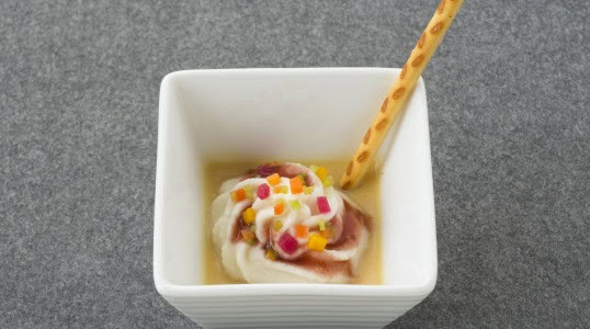 Stjärnkockar gör speciella barnmenyer till Japan Airlines