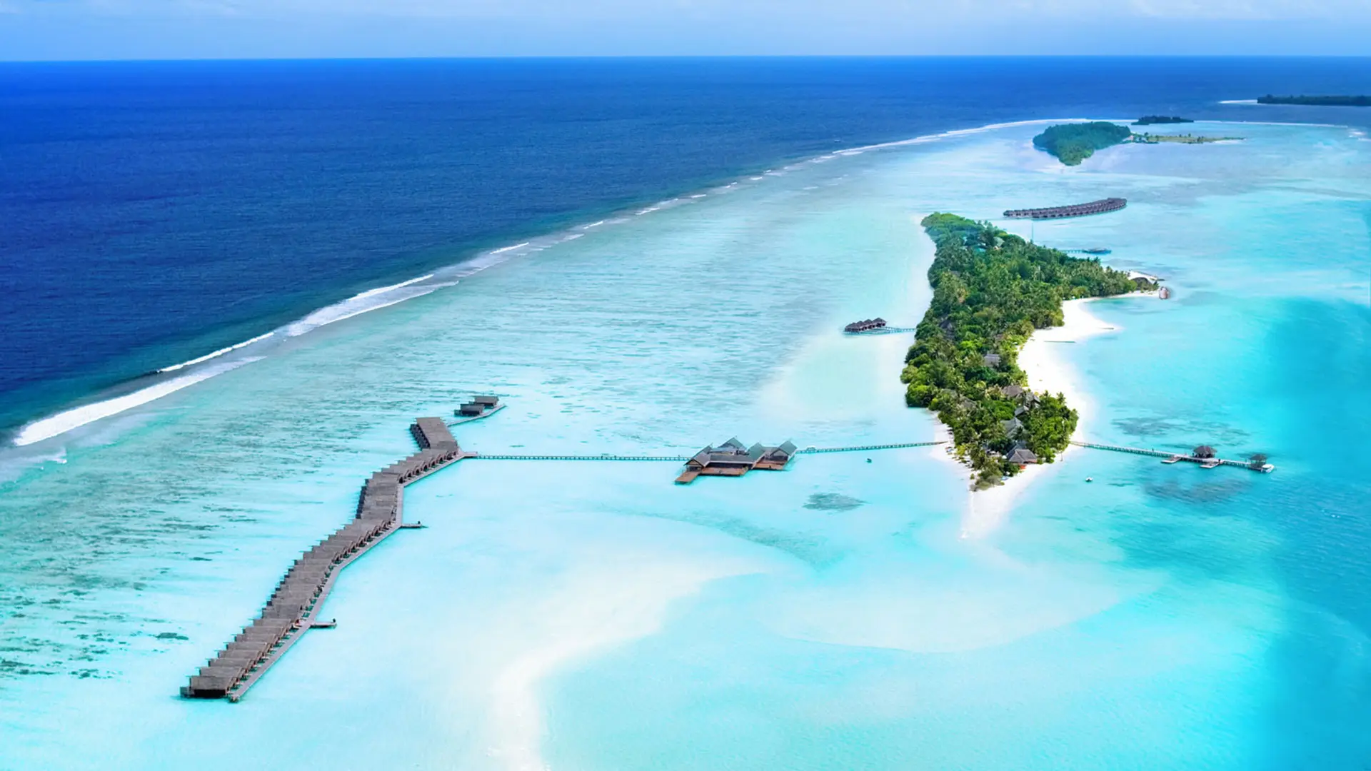 Hotel review Location' - LUX* South Ari Atoll - 0