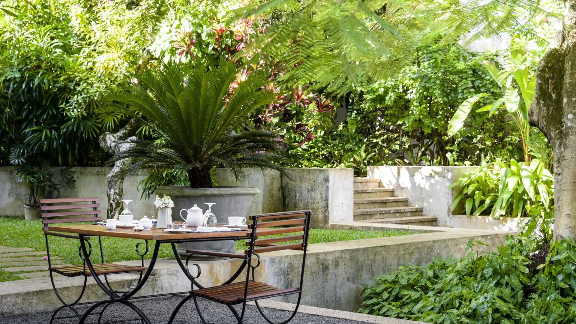 Hotel review Restaurants & Bars' - Amangalla - 0