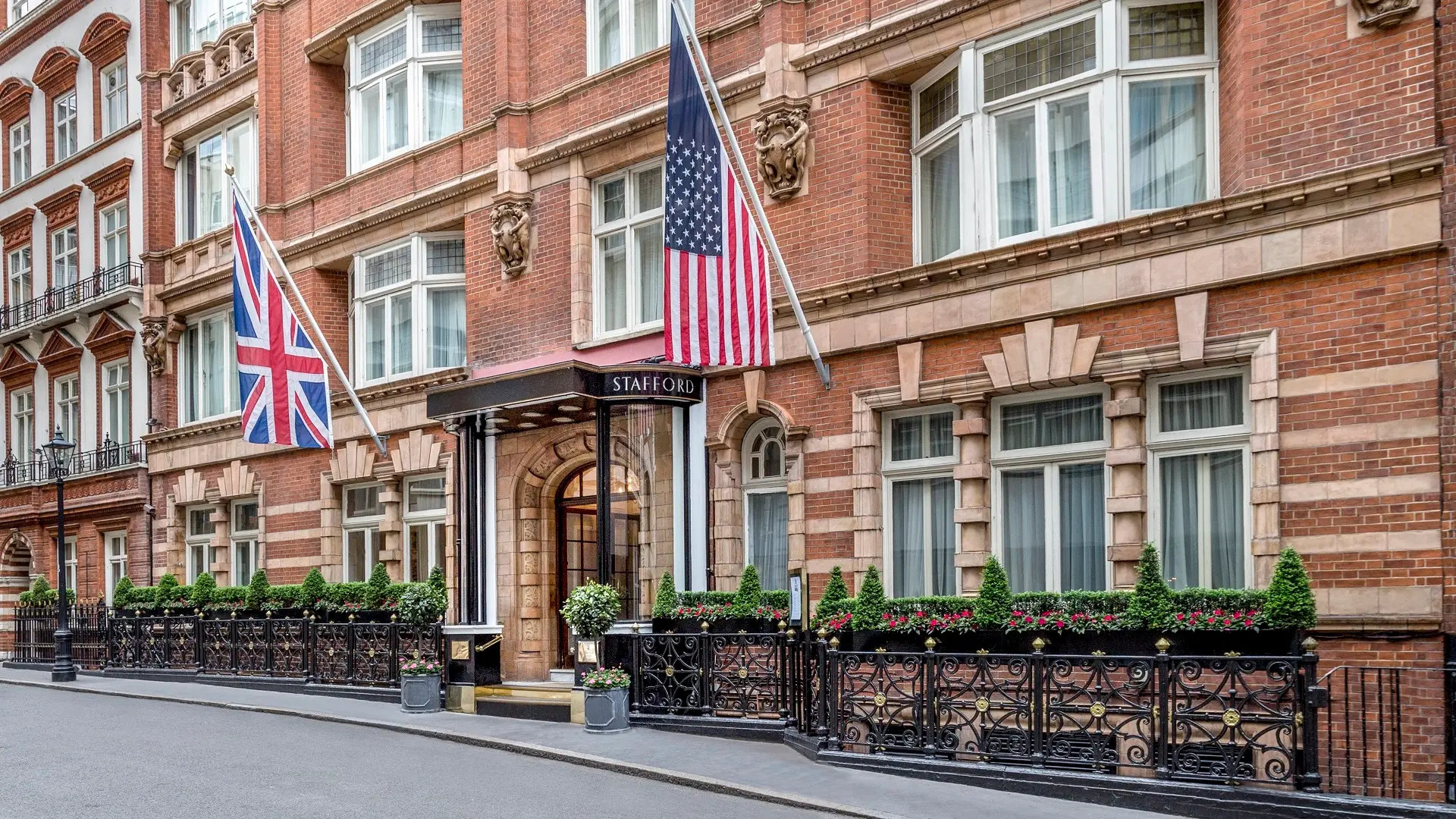 Hotel review Location' - The Stafford London - 0