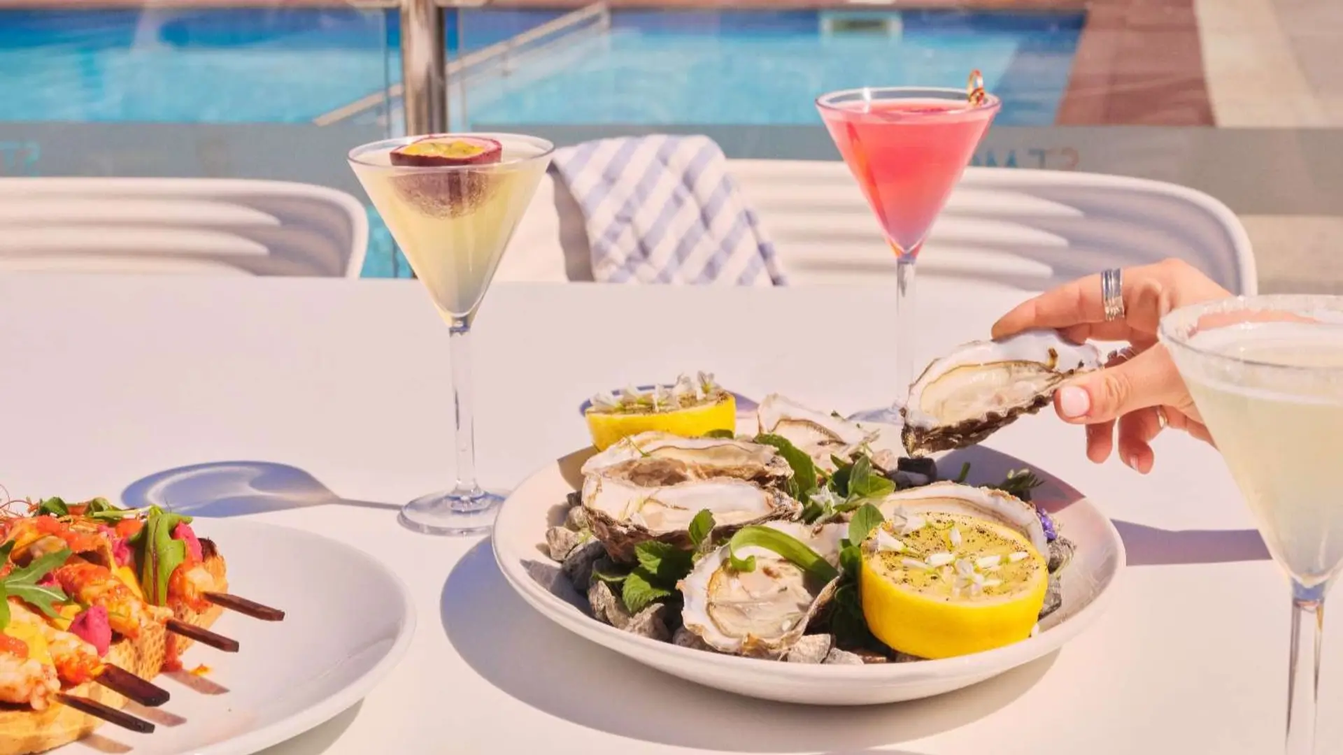 Hotel review Restaurants & Bars' - St Moritz Hotel & Cowshed Spa - 1