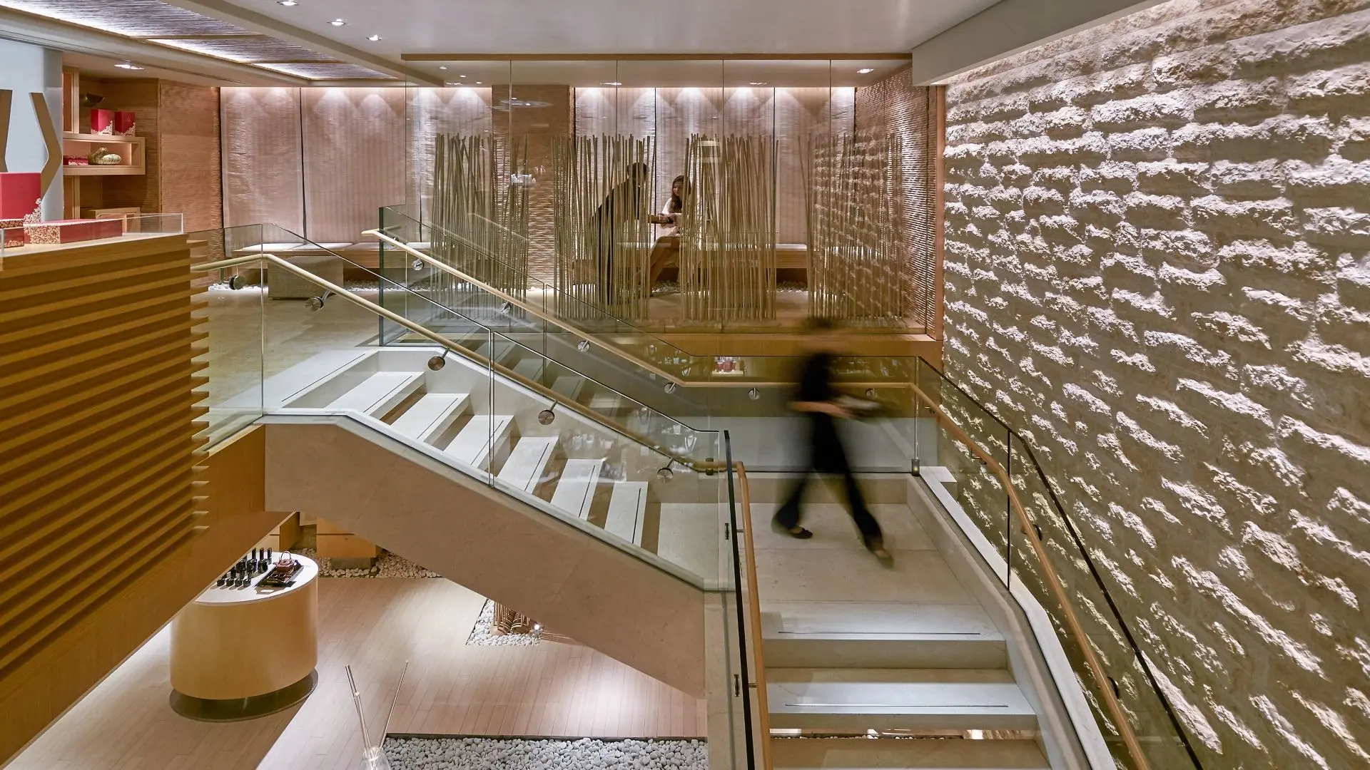 Hotel review Service & Facilities' - The Landmark Mandarin Oriental Hong Kong - 0