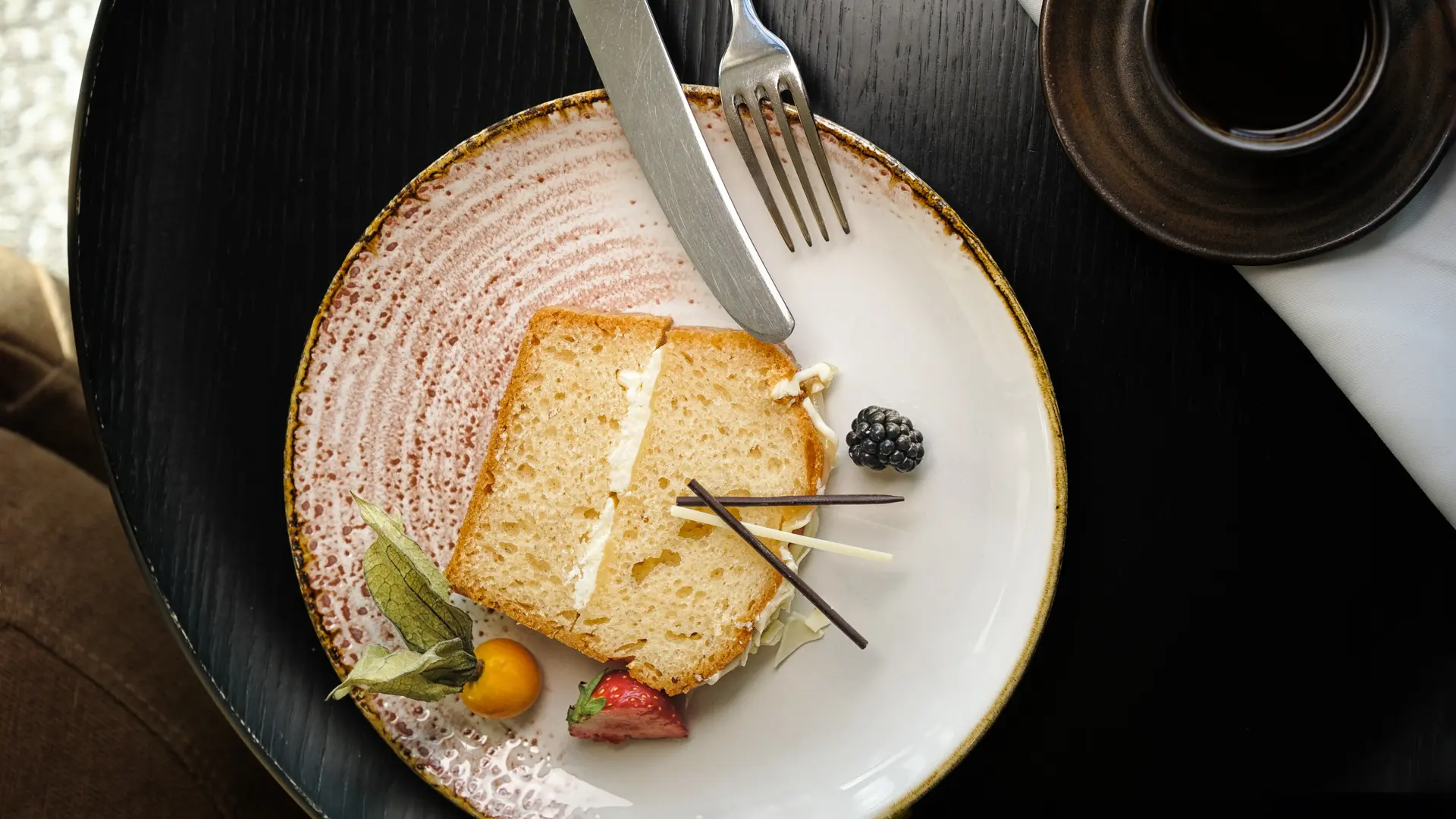 Hotel review Restaurants & Bars' - The Athenaeum Hotel & Residences - 2