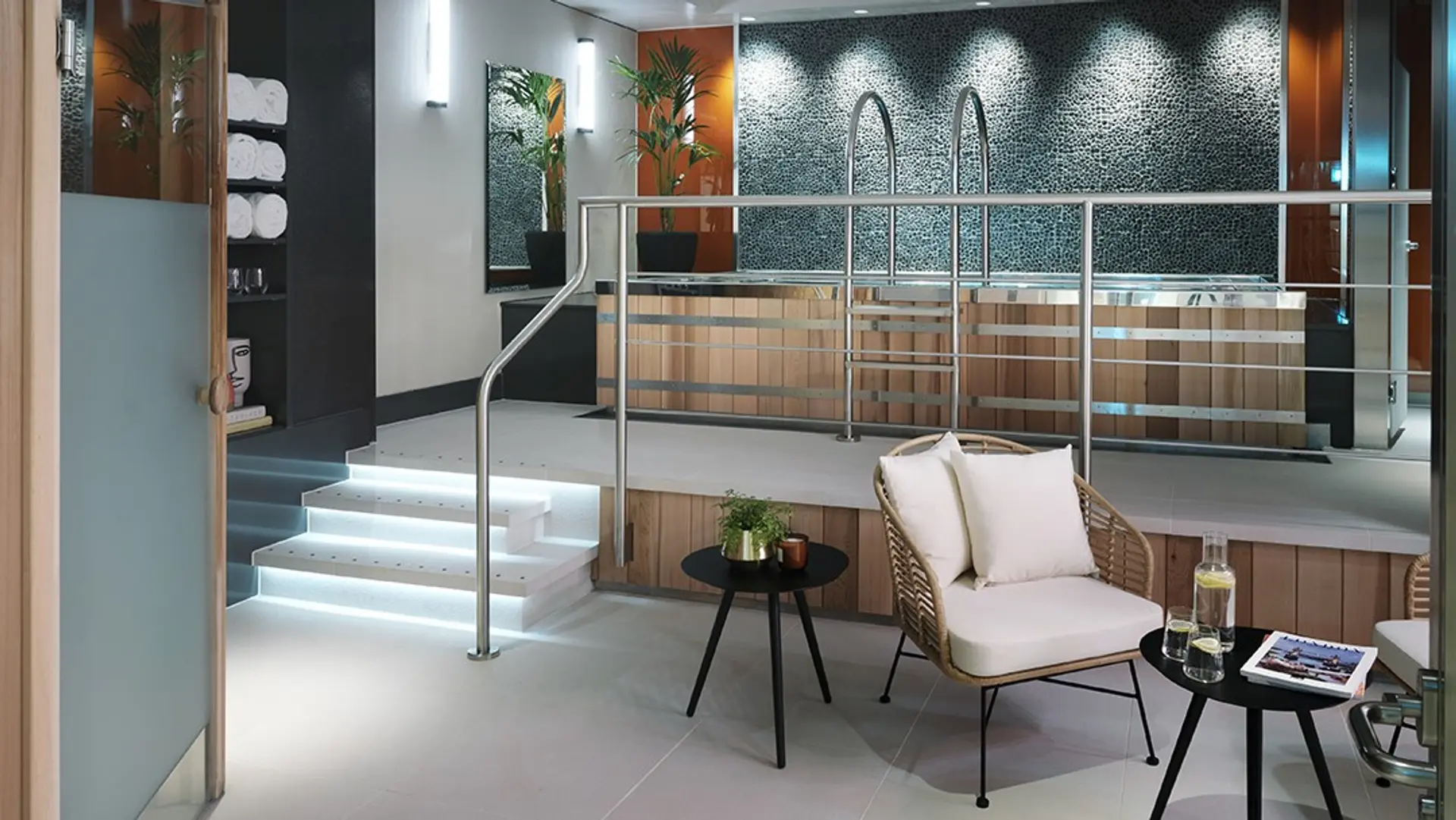 Hotel review Service & Facilities' - The Athenaeum Hotel & Residences - 5