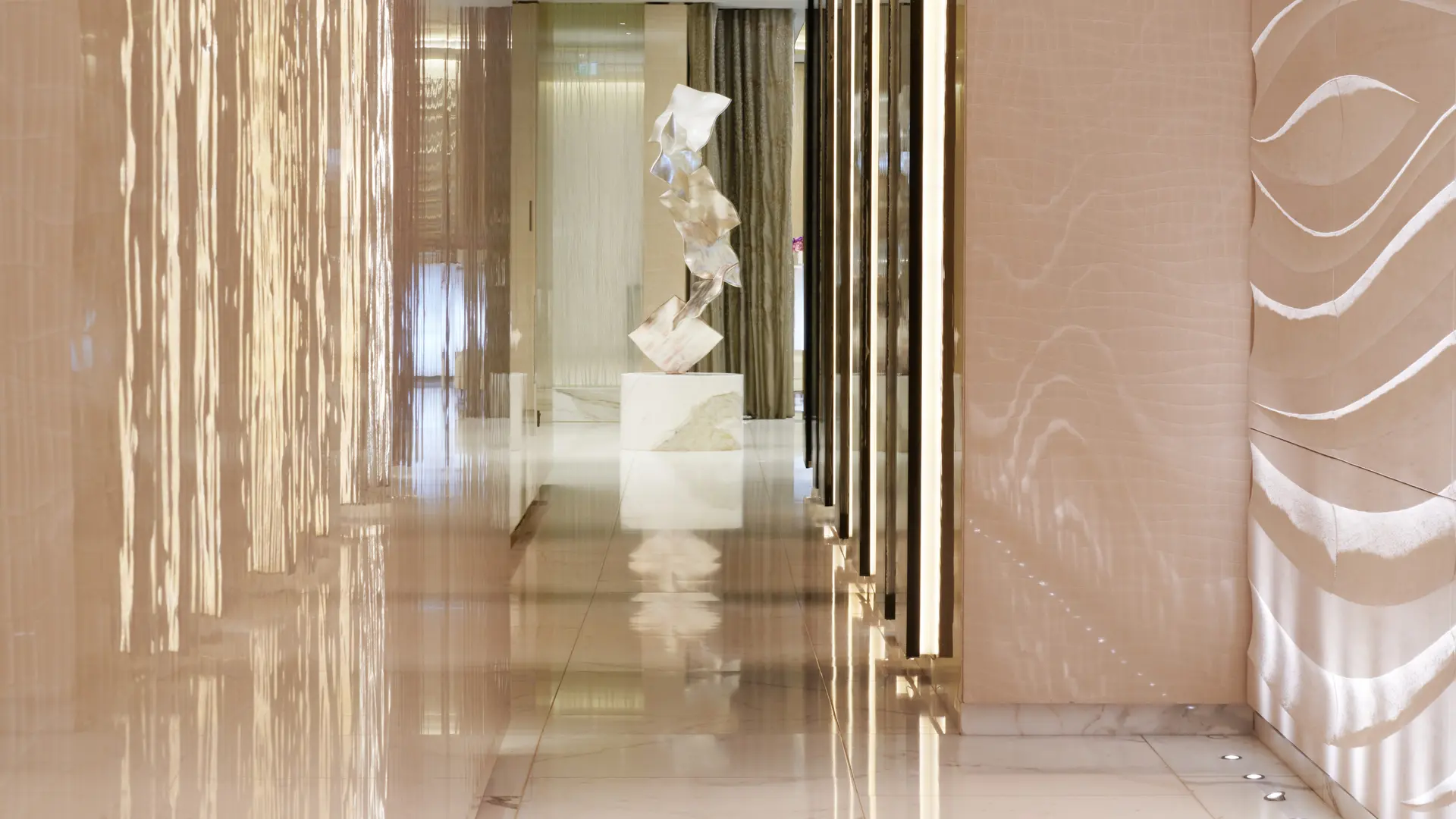 Hotel review Service & Facilities' - Corinthia London - 4