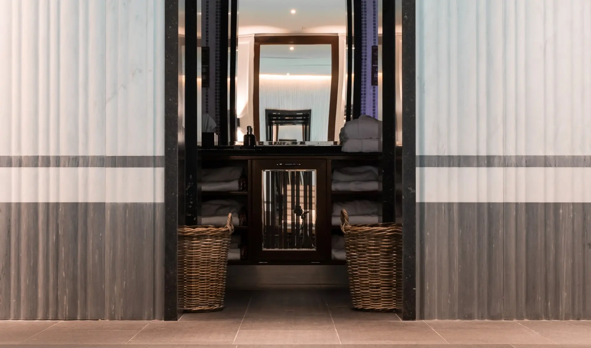 Hotel review Service & Facilities' - J.K. Place Paris - 2