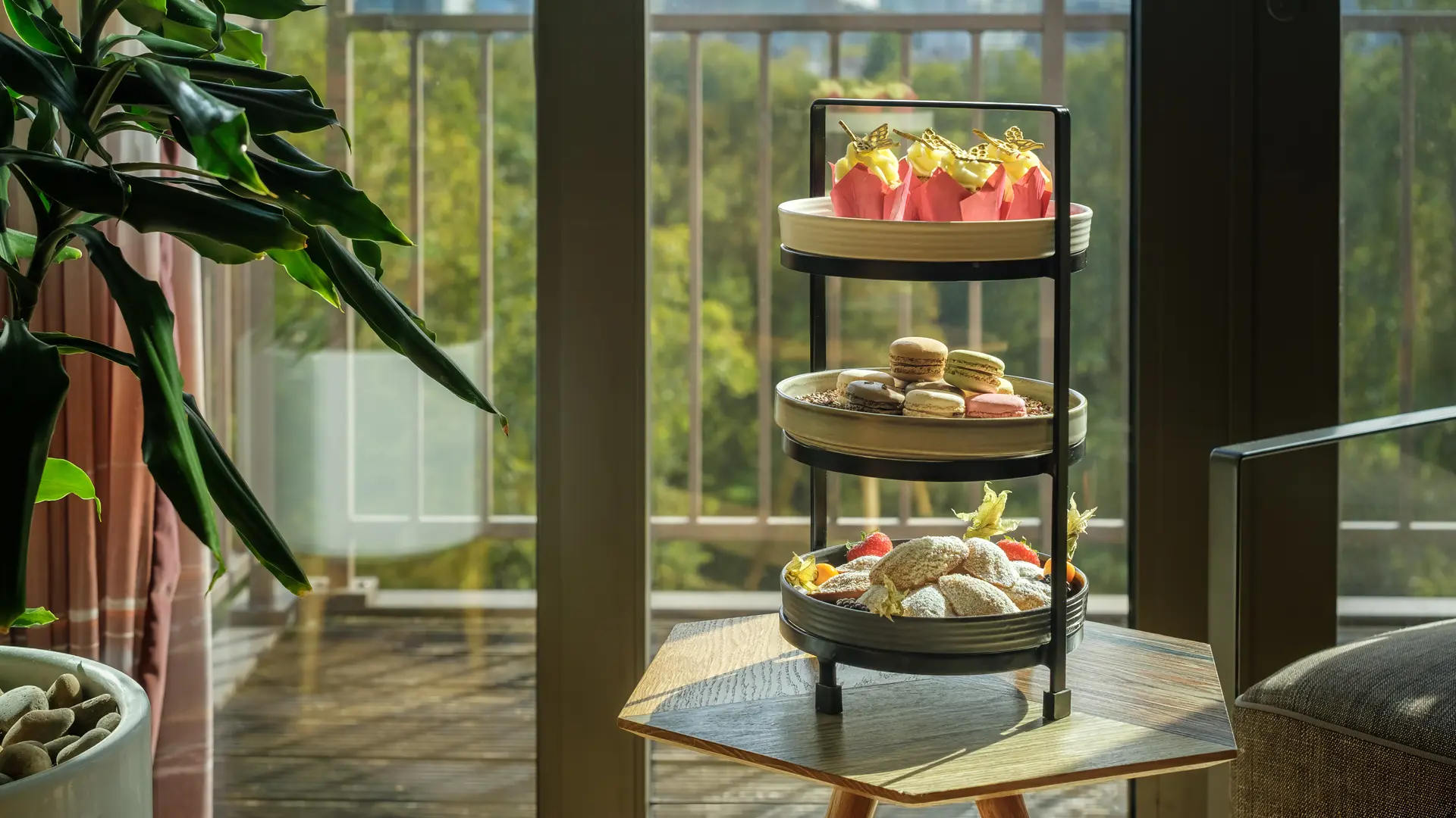 Hotel review Restaurants & Bars' - The Athenaeum Hotel & Residences - 0