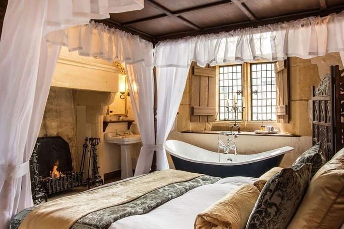 Abbots Grange Manor House - 8