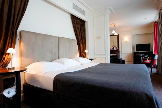 Verified hotel review - La Tremoille Paris - 17