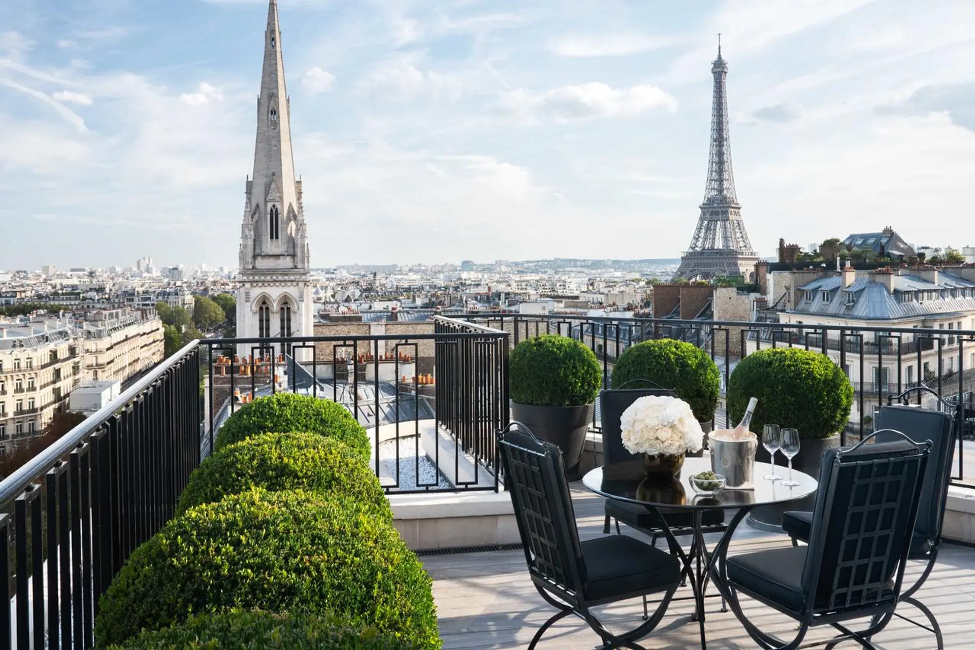 Hotel review Location' - Four Seasons Hotel George V Paris - 0