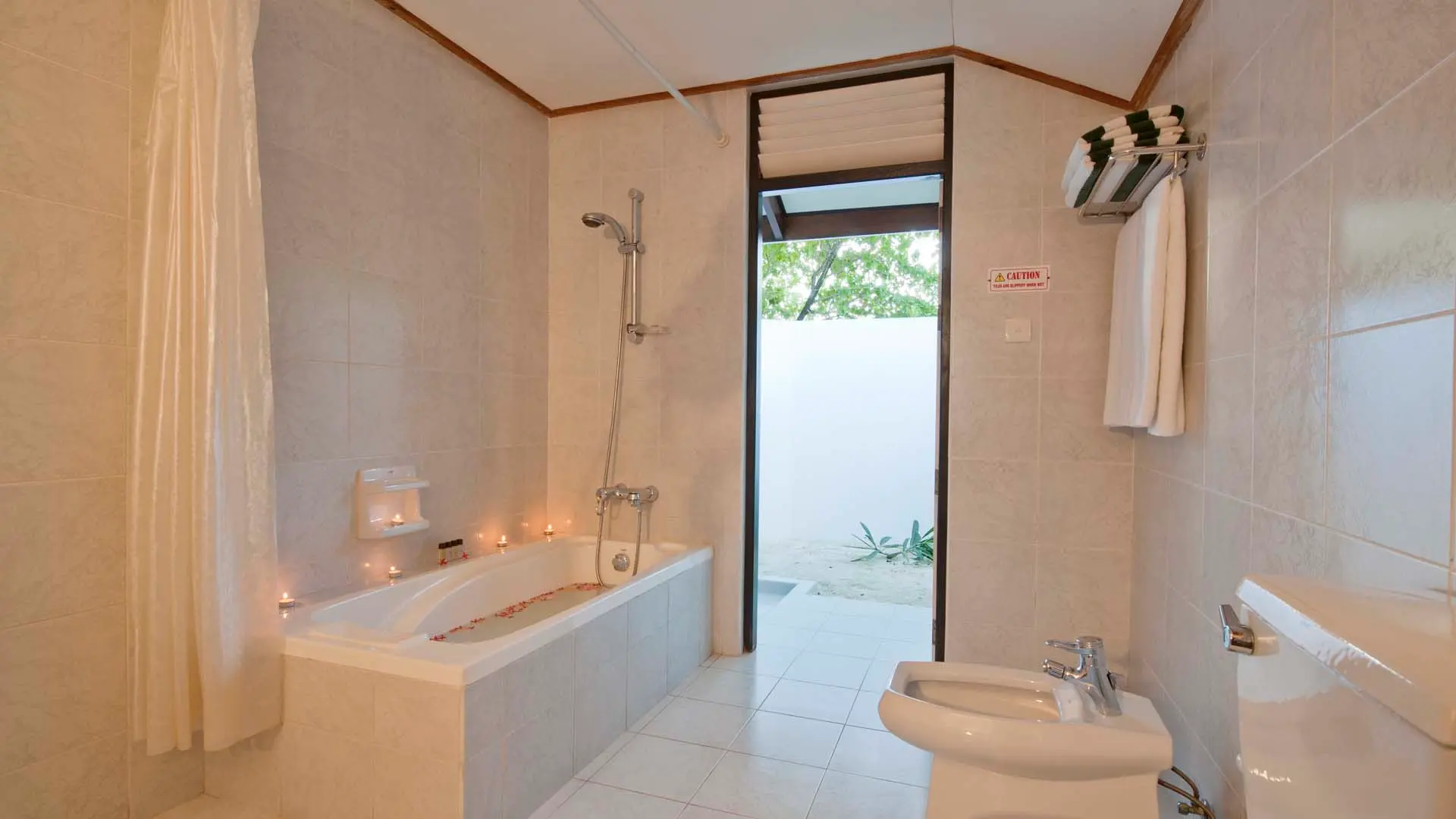 Hotel review Accommodation' - Paradise Island Resort & Spa - 1