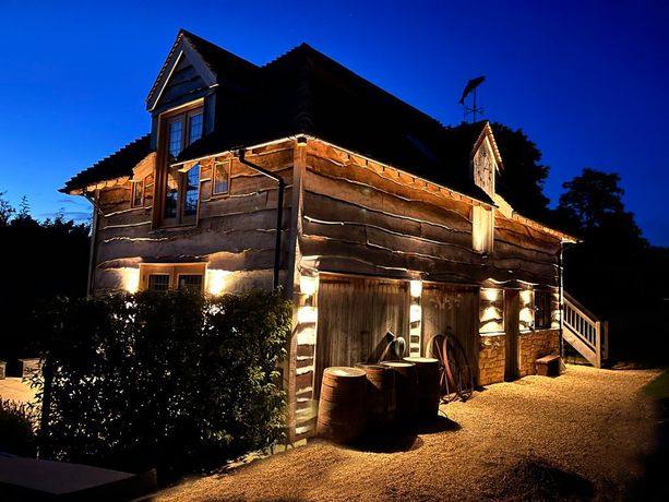 Abbots Grange Manor House - 11