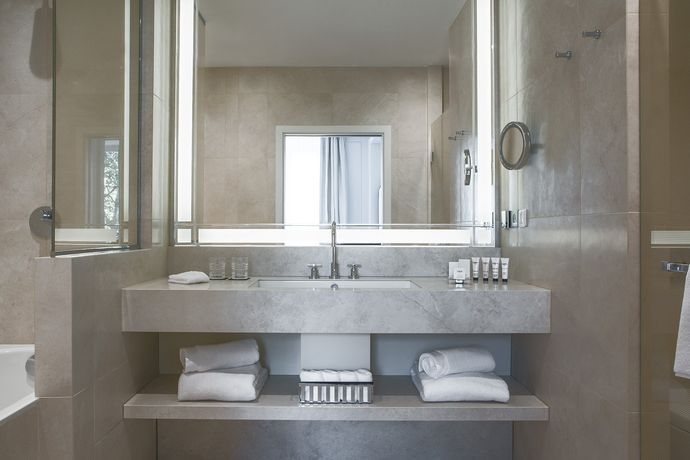 Verified hotel review - Fauchon L'Hotel Paris - 18