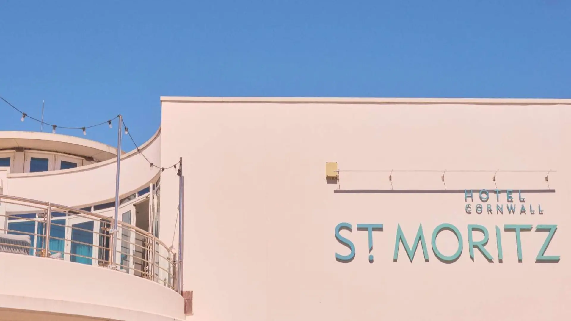 Hotel review Location' - St Moritz Hotel & Cowshed Spa - 0