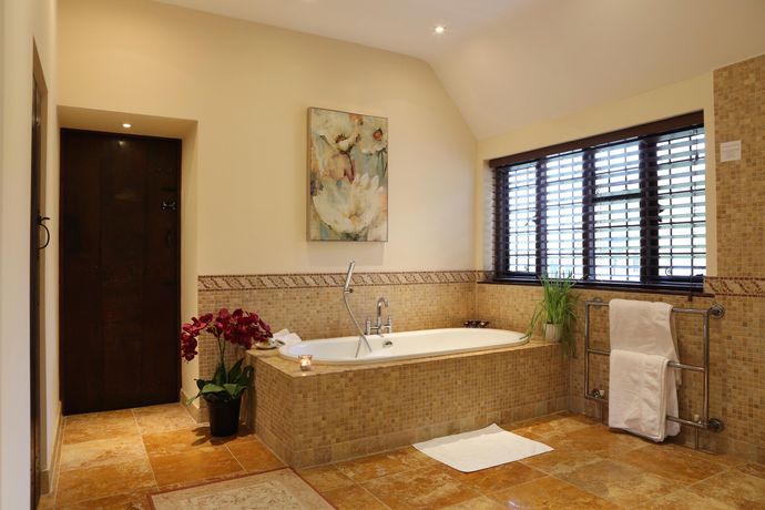 Abbots Grange Manor House - 47