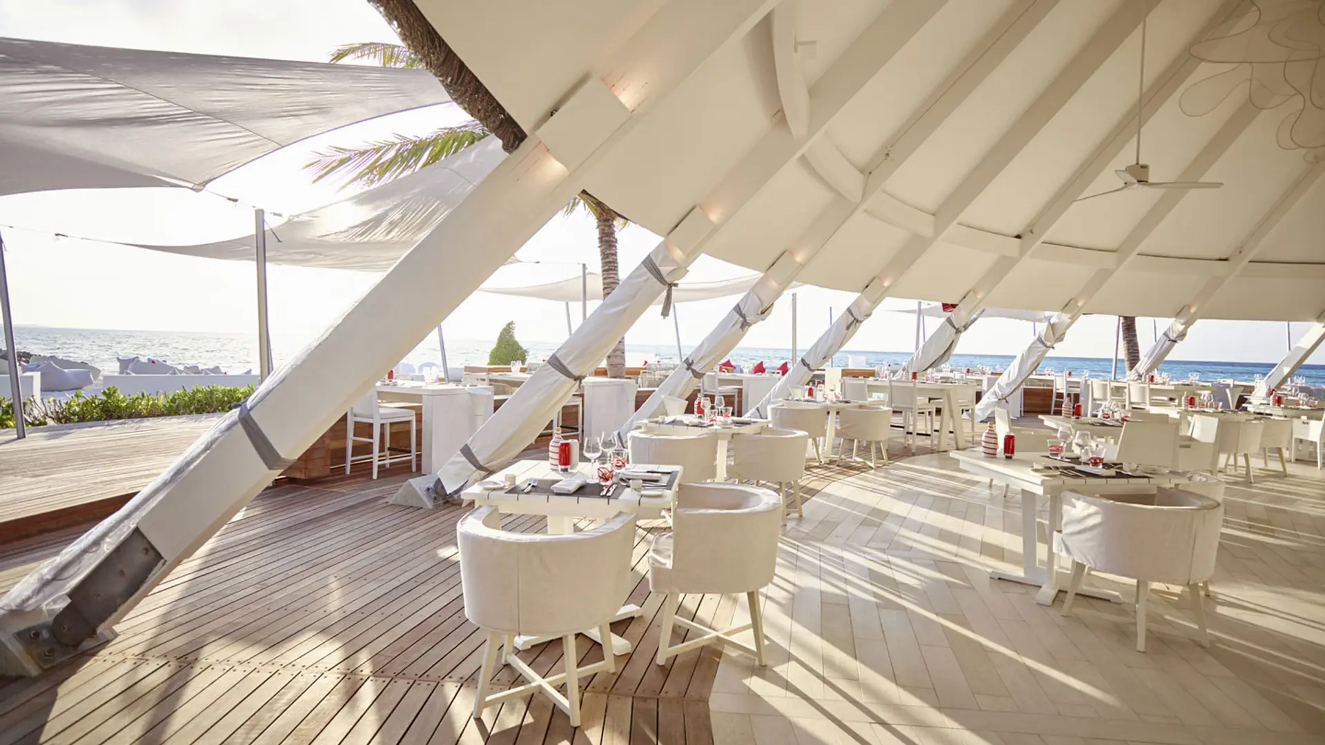 Hotel review Restaurants & Bars' - LUX* South Ari Atoll - 3