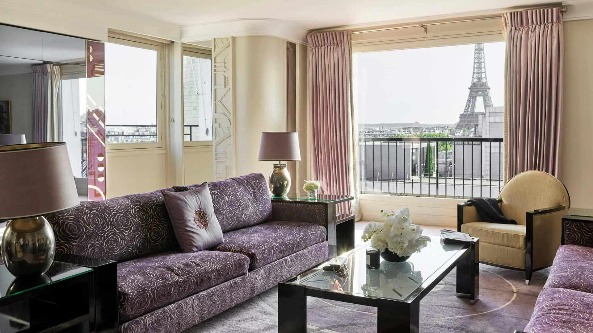 Hotel review Location' - Hôtel Plaza Athénée Paris - 2