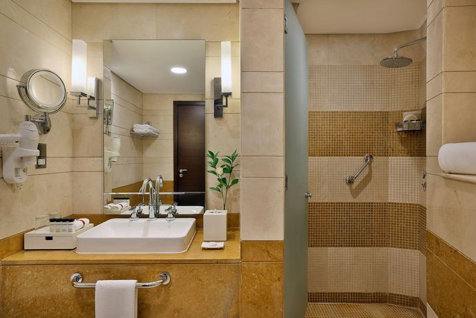 Grand Millennium Dubai - 37