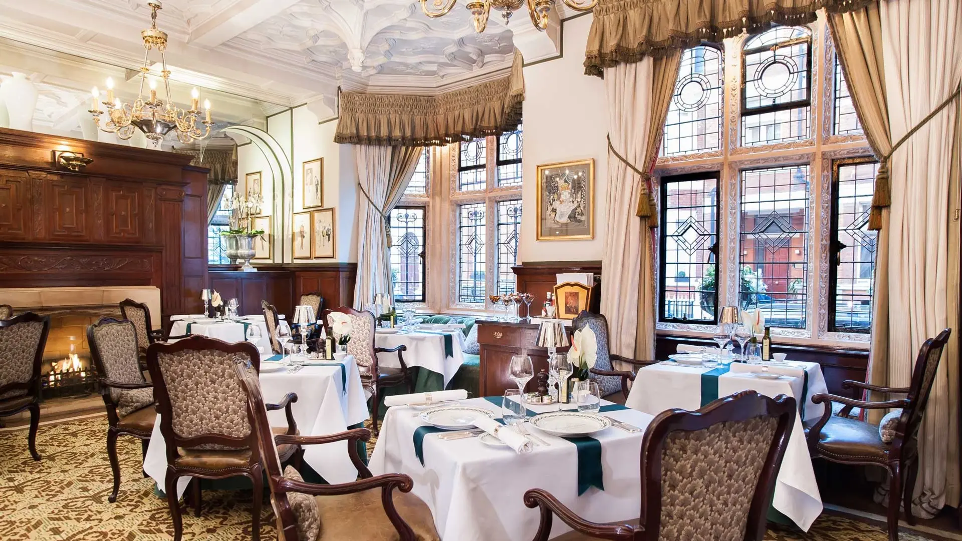 Hotel review Restaurants & Bars' - The Milestone Hotel & Residences - 0