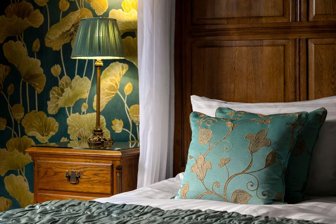 Abbots Grange Manor House - 56