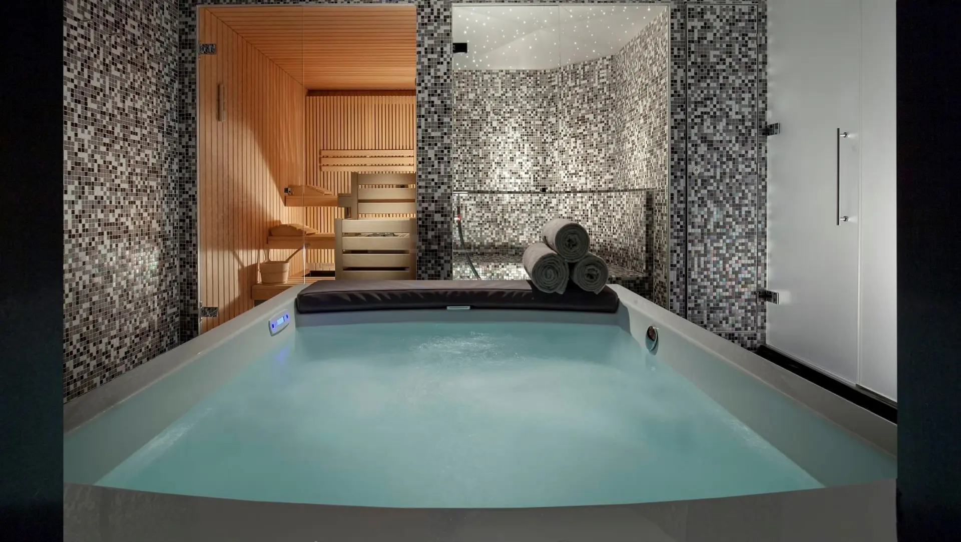 Hotel review Service & Facilities' - Hôtel Royal Savoy Lausanne - 5