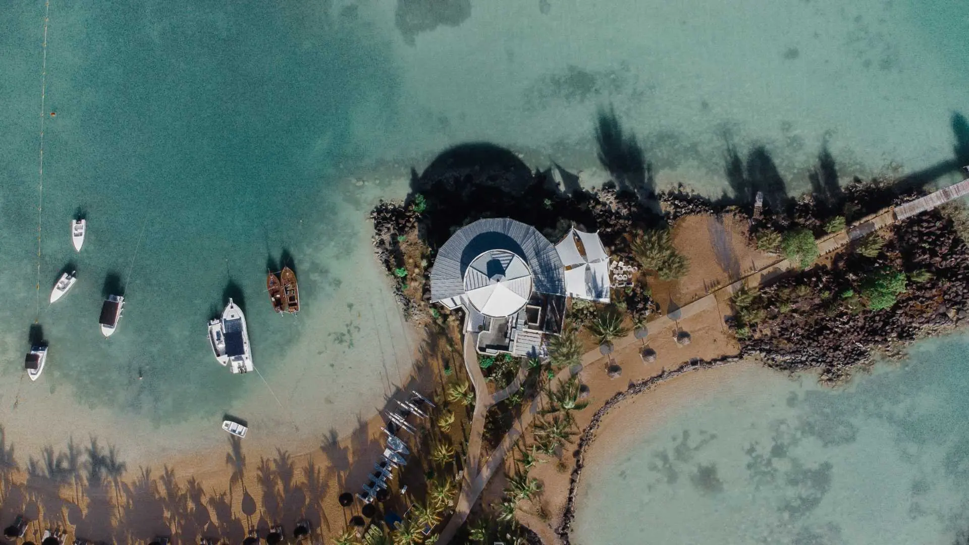 Hotel review Location' - LUX* Grand Gaube - 3