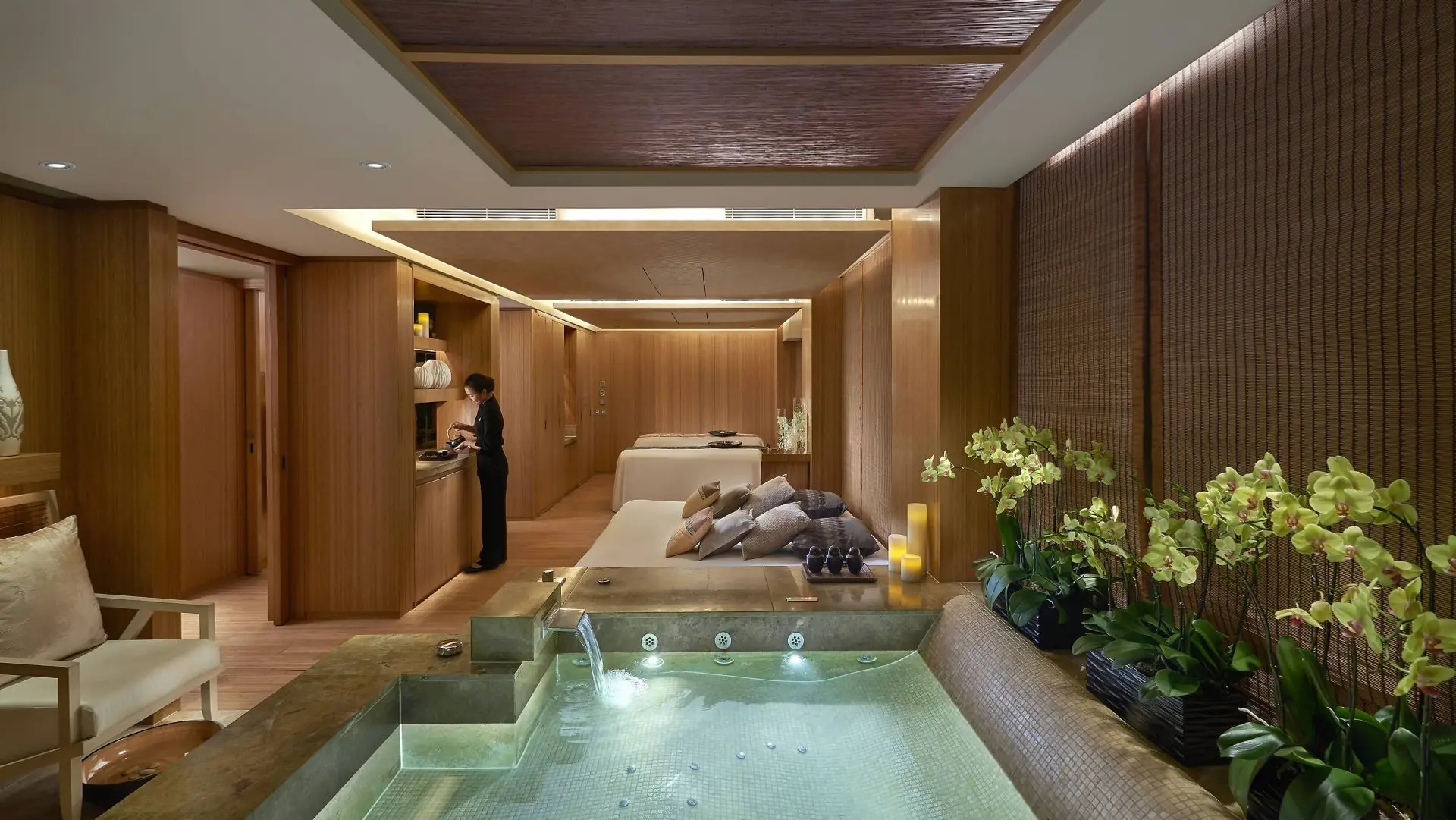 Hotel review Service & Facilities' - The Landmark Mandarin Oriental Hong Kong - 1