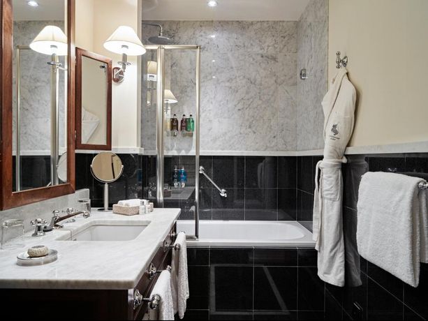 Verified hotel review - La Tremoille Paris - 13