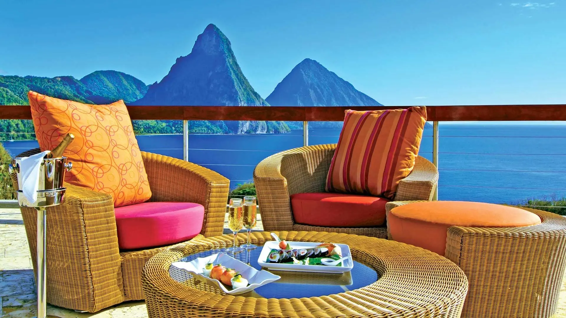 Hotel review Restaurants & Bars' - Jade Mountain - 2