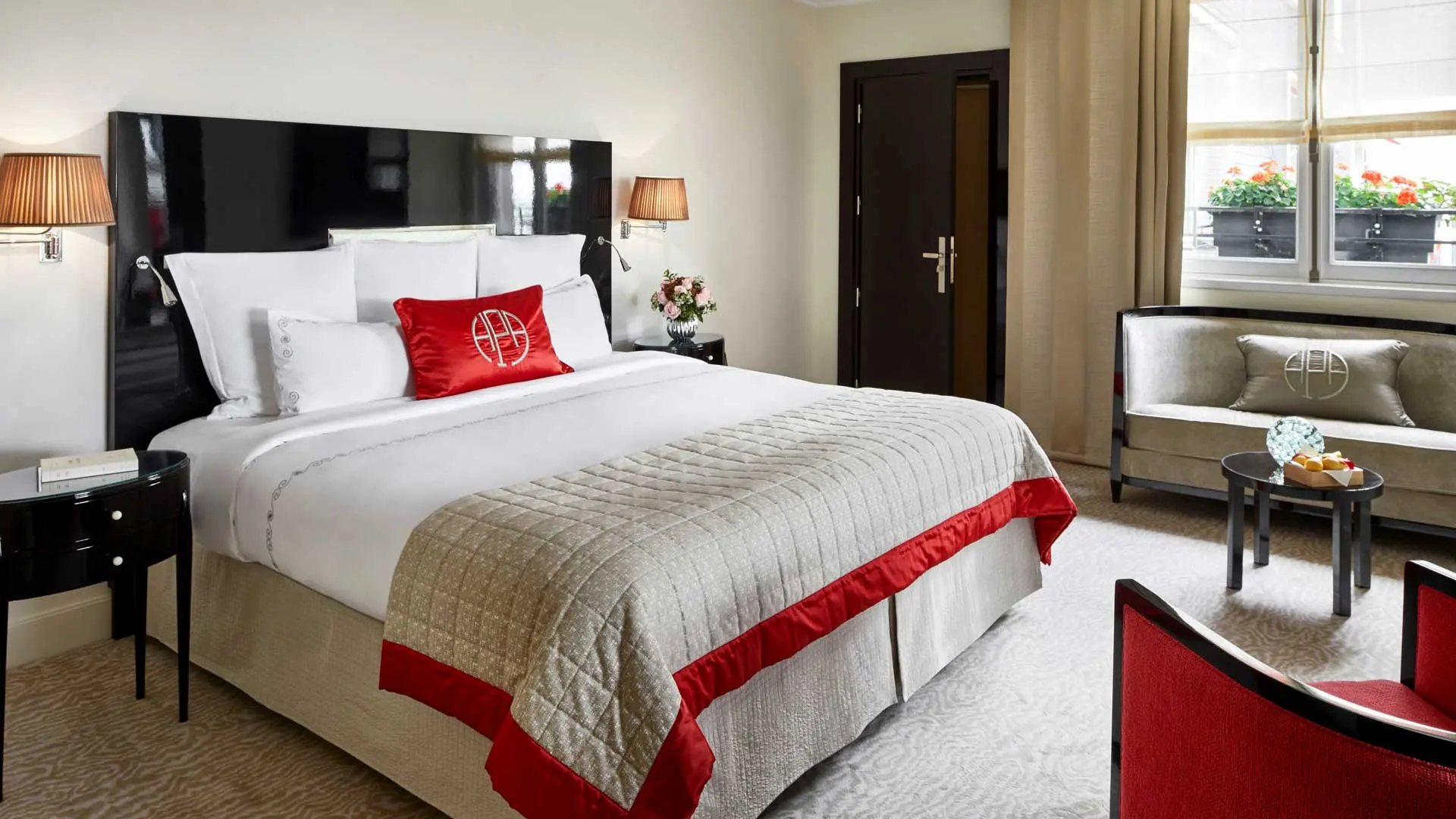 Hotel review Accommodation' - Hôtel Plaza Athénée Paris - 23