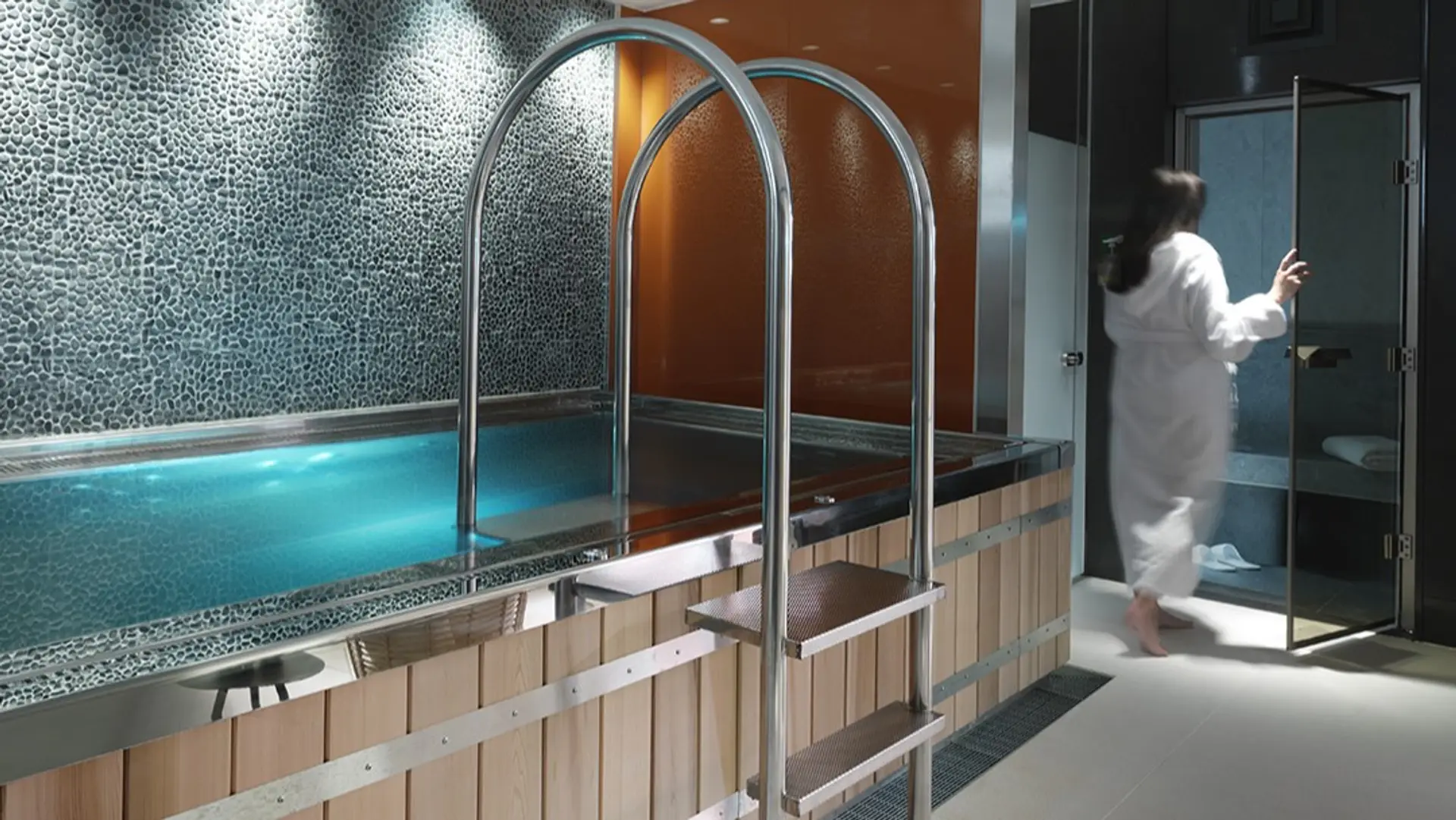 Hotel review Service & Facilities' - The Athenaeum Hotel & Residences - 4