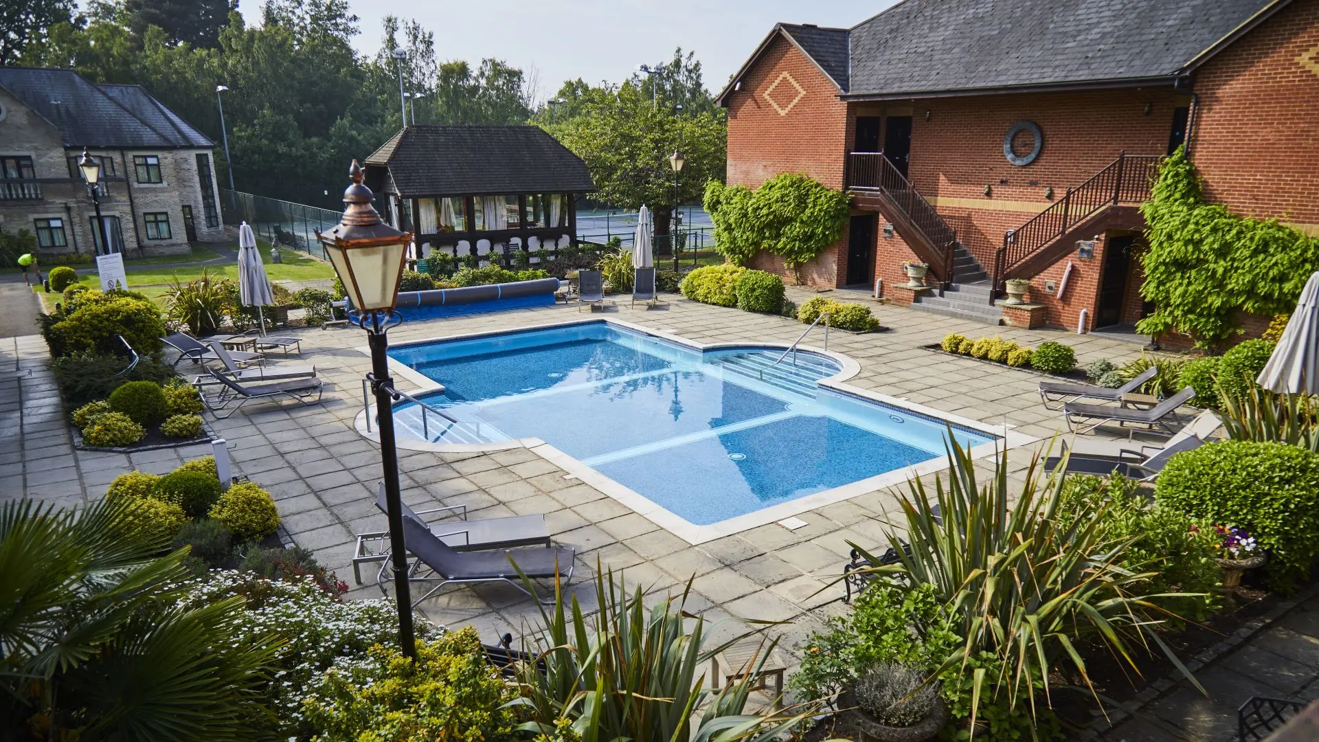 Hotel review Service & Facilities' - Foxhills Club & Resort - 0