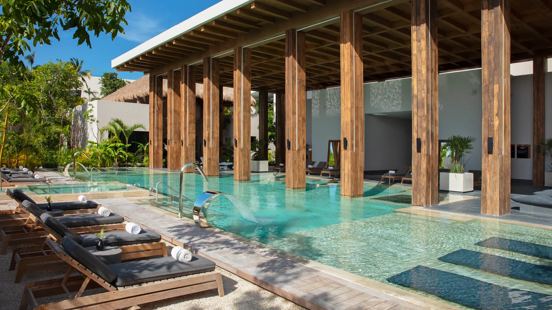 Hotel review Service & Facilities' - Secrets Moxché Playa del Carmen - 1