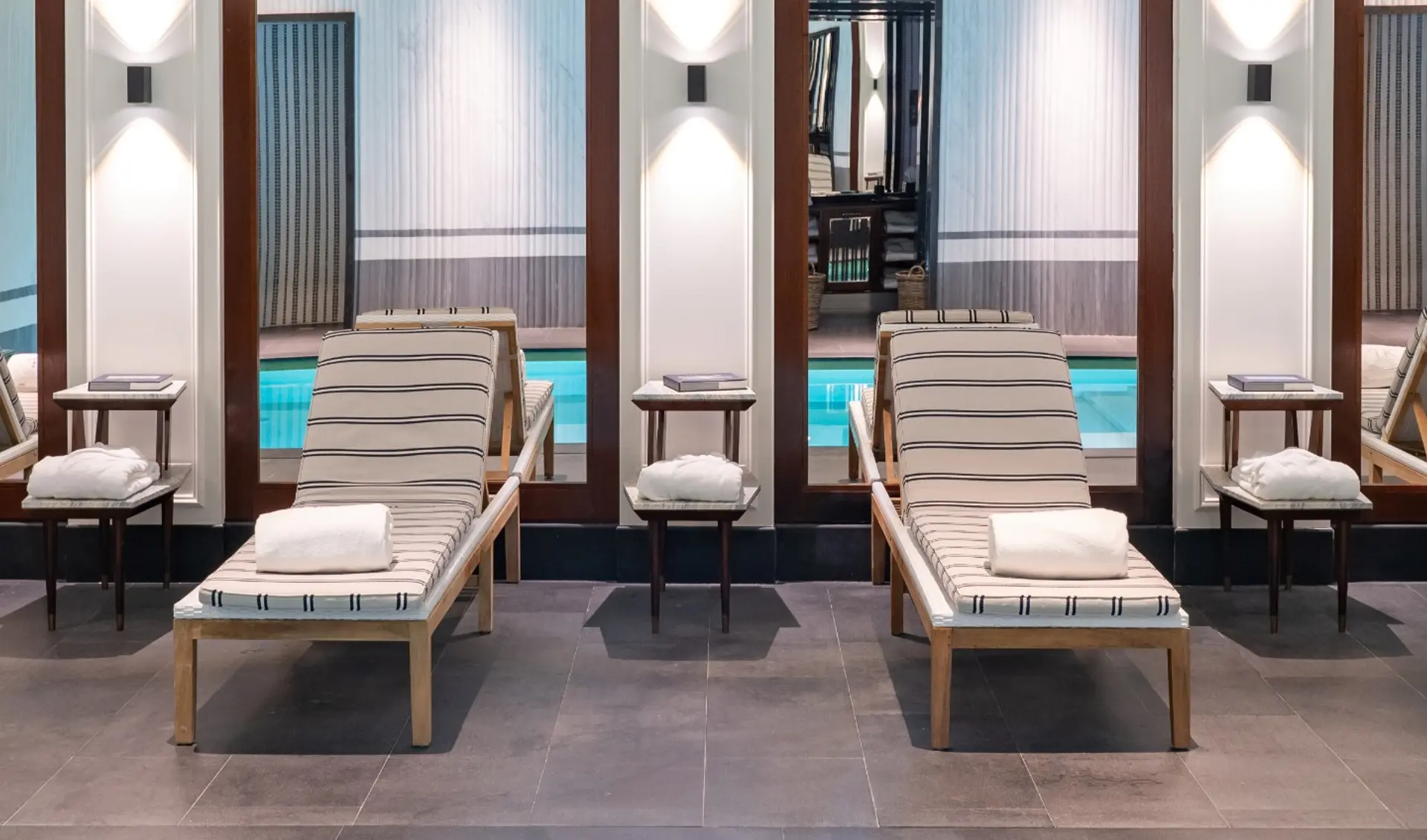 Hotel review Service & Facilities' - J.K. Place Paris - 0