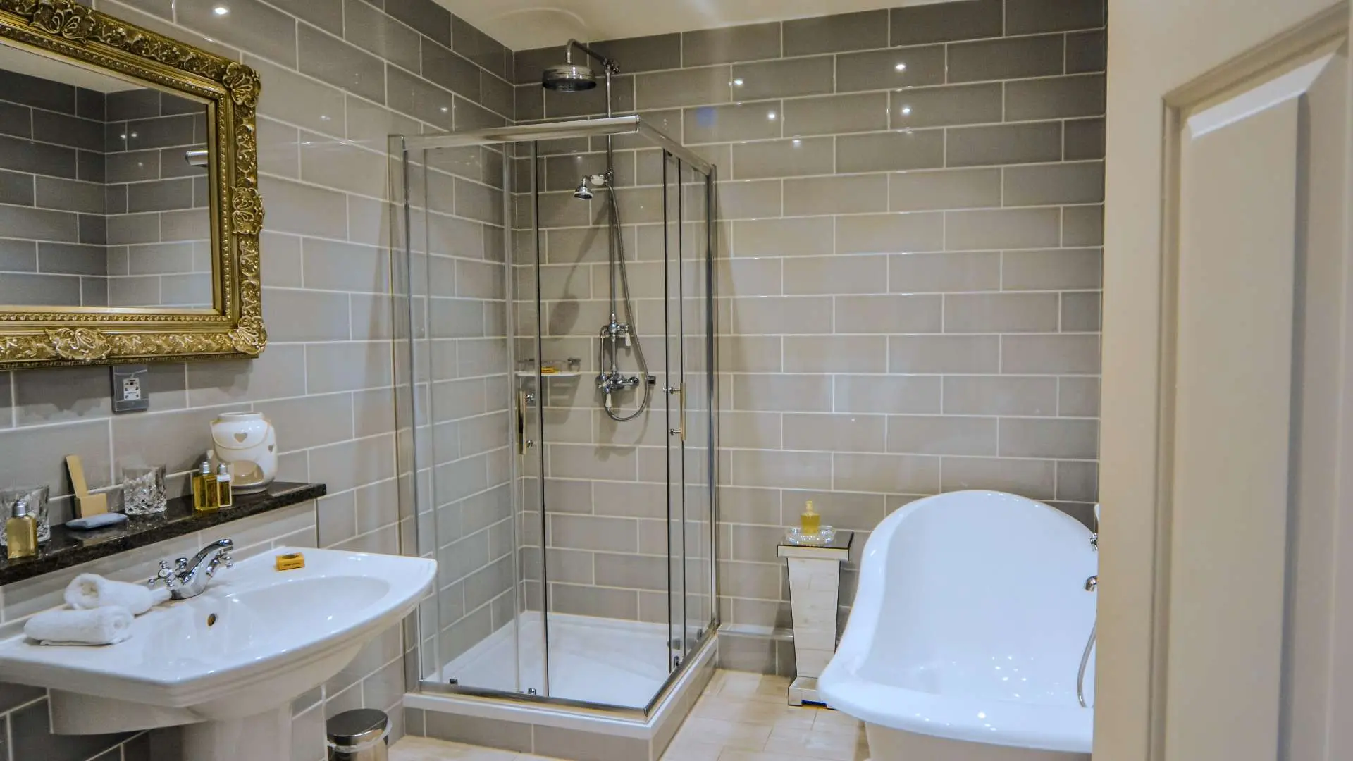 Hotel review Accommodation' - Palé Hall Hotel & Restaurant - 8