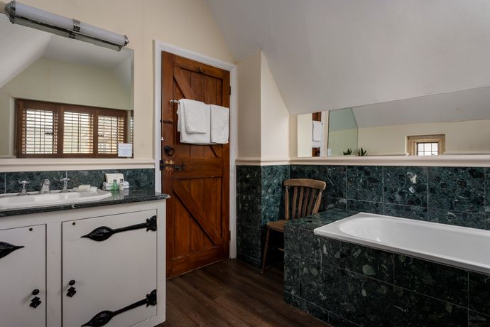 Abbots Grange Manor House - 58