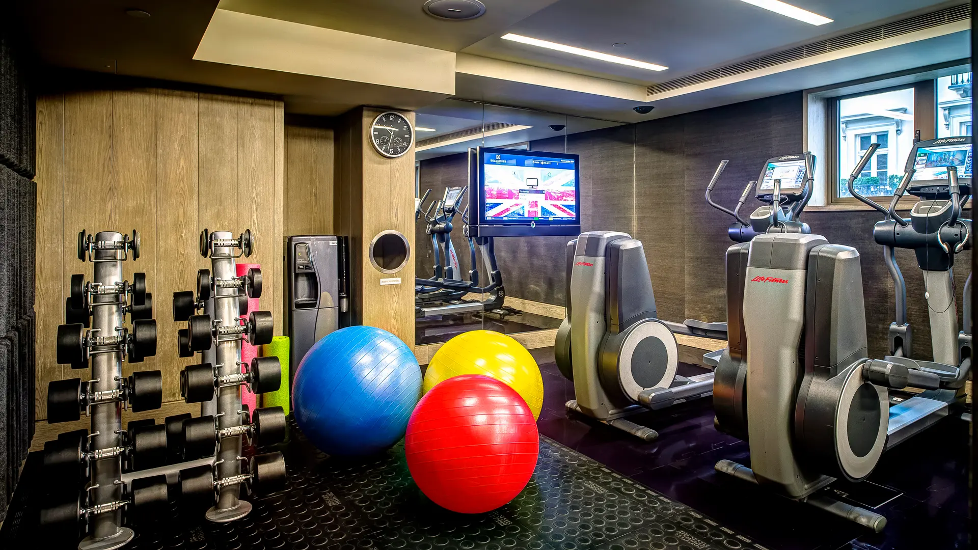 Review of The Hari - London - 27