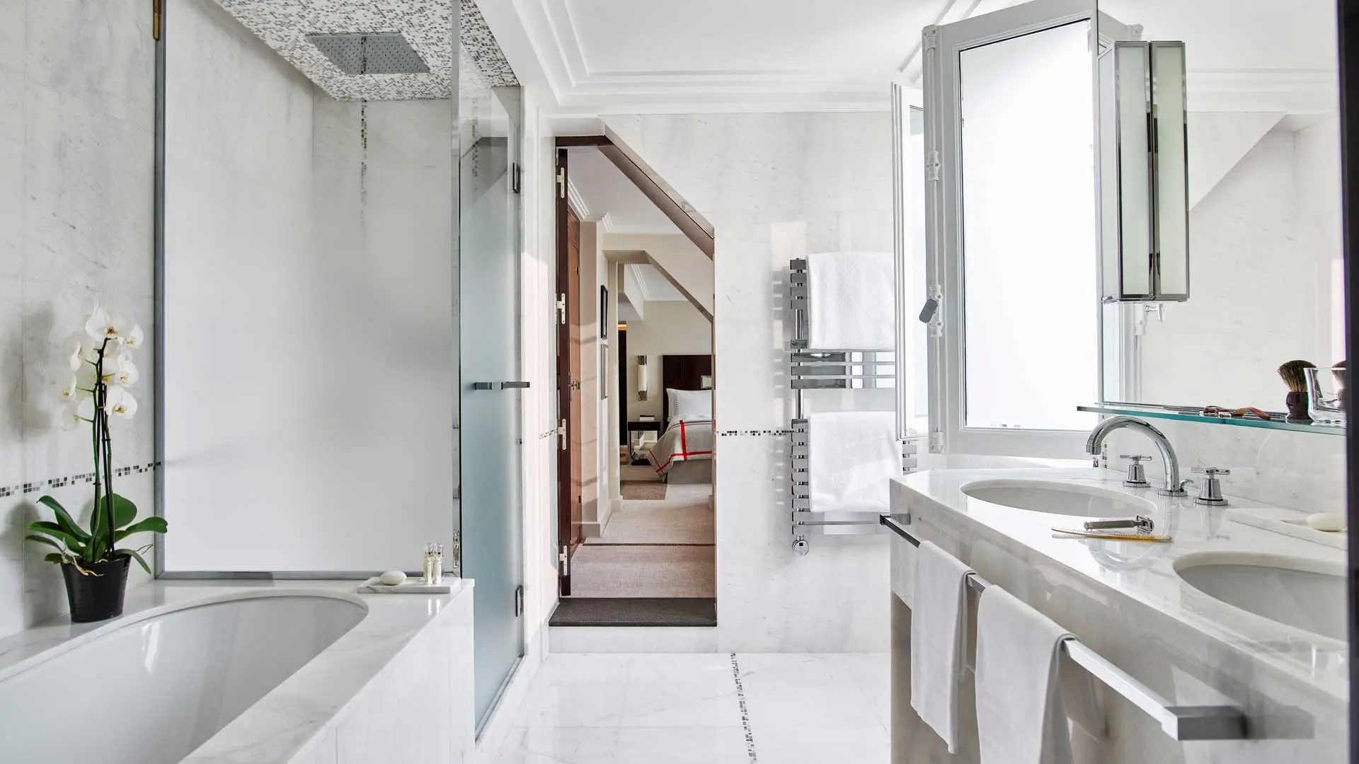 Hotel review Accommodation' - Hôtel Plaza Athénée Paris - 19