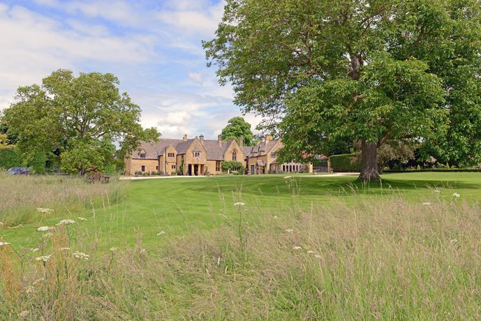 Abbots Grange Manor House - 4