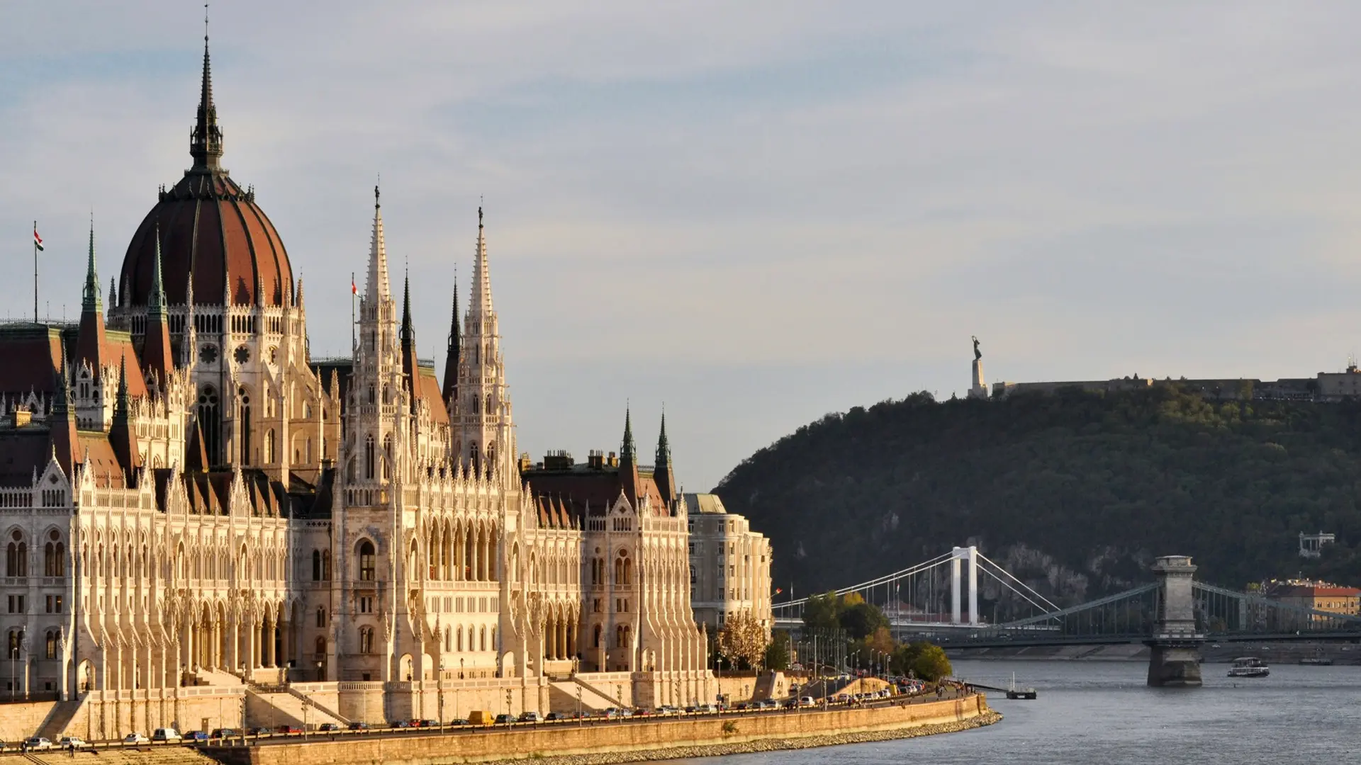 Hotel review Location' - Four Seasons Hotel Gresham Palace Budapest - 2