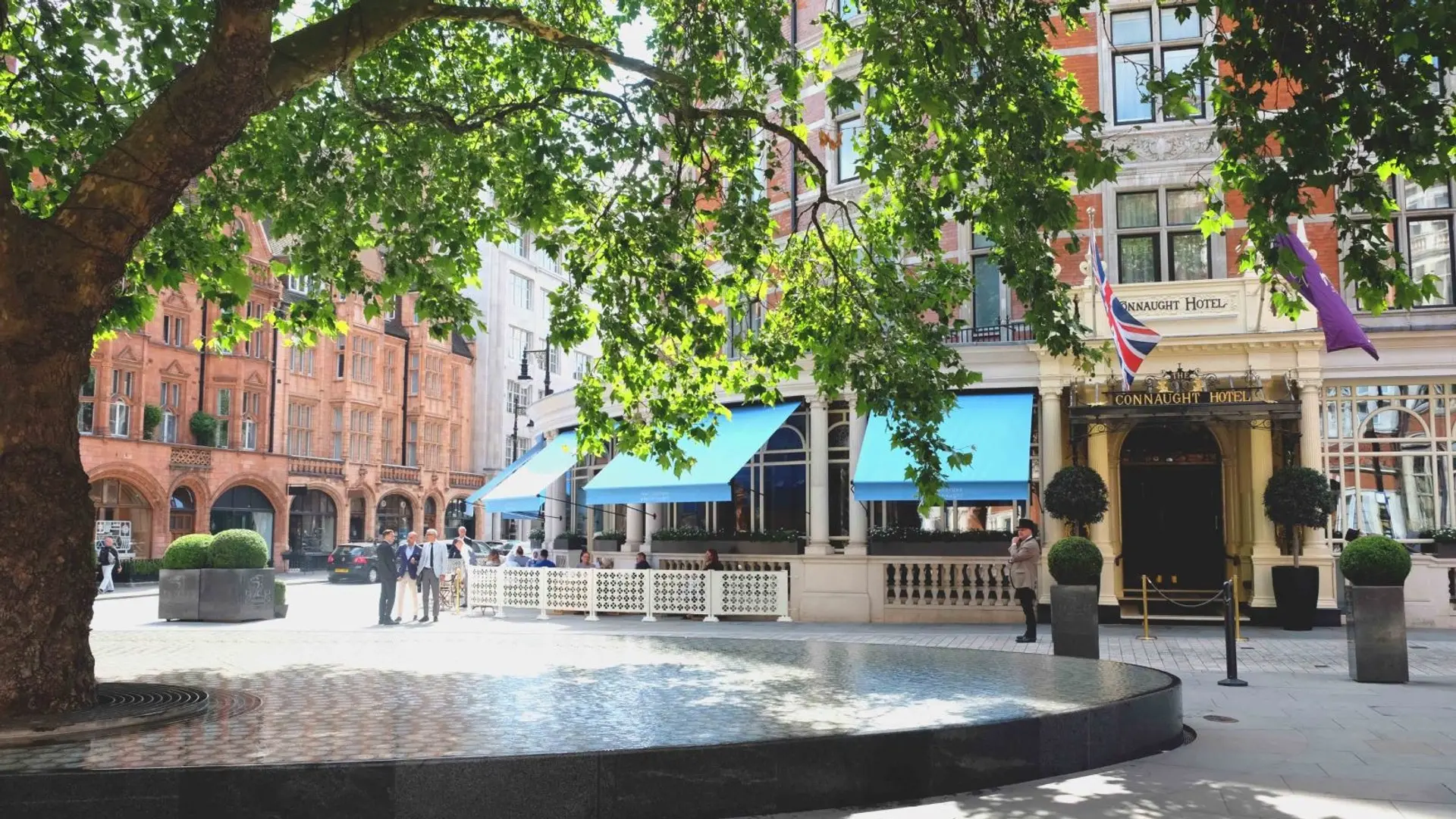 Hotel review Location' - The Connaught - 0