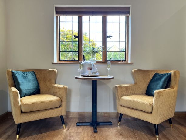 Abbots Grange Manor House - 48