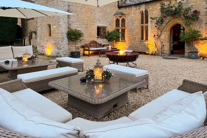 Abbots Grange Manor House - 15