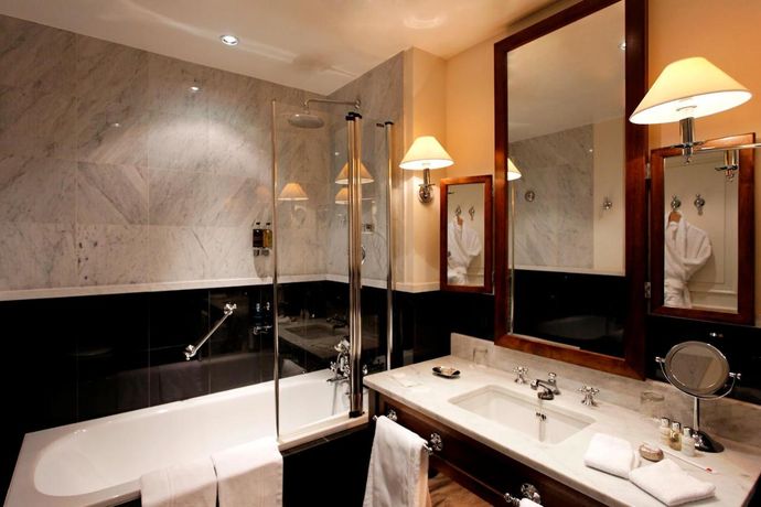 Verified hotel review - La Tremoille Paris - 21