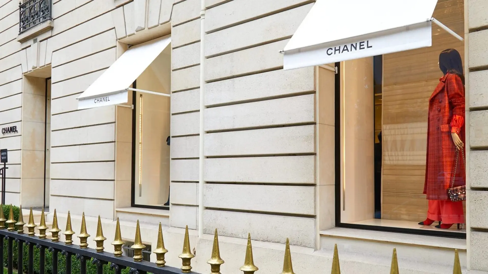 Hotel review What We Love' - Hôtel Plaza Athénée Paris - 1